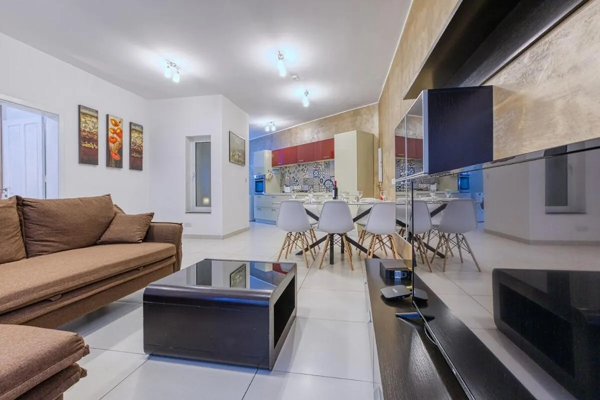 Modern 2-Bedroom Maisonette In Swieqi Is-Swieqi Malta